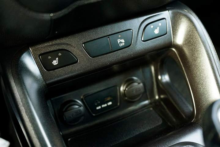 Hyundai ix35 I facelifting 2014 — zdjęcie 30
