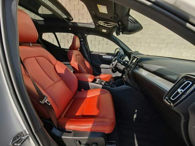 Volvo XC40 I 2019 — zdjęcie 13