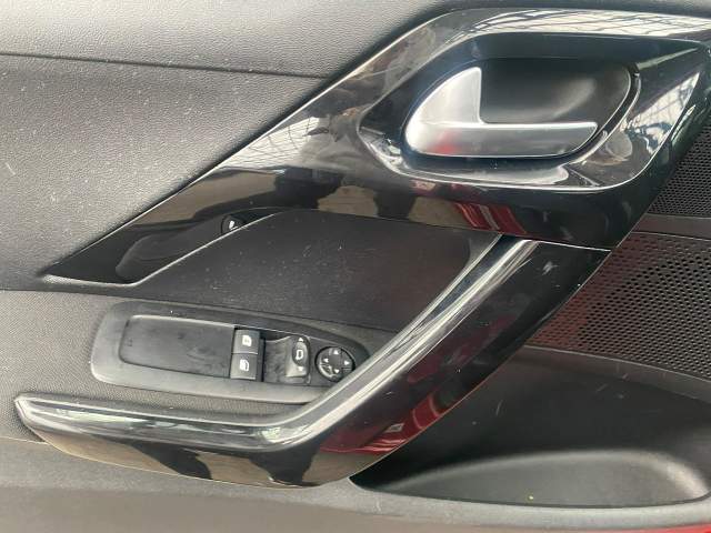 Peugeot 208 I facelifting 2016 — zdjęcie 27