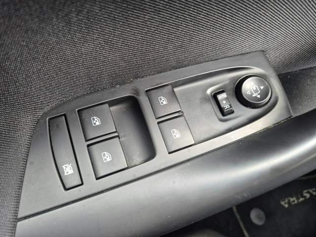 Opel Astra K 2019 — zdjęcie 23