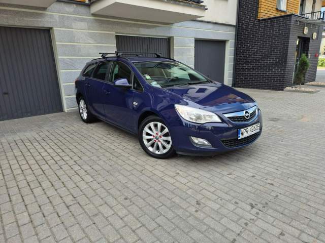 Opel Astra J facelifting 2012 — zdjęcie 2
