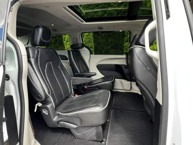 Chrysler Pacifica RU facelifting 2022 — zdjęcie 16