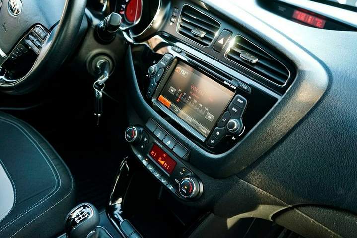 Kia Ceed II facelifting 2015 — zdjęcie 28