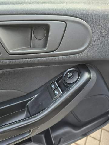 Ford Fiesta Mk6 facelifting 2015 — zdjęcie 15