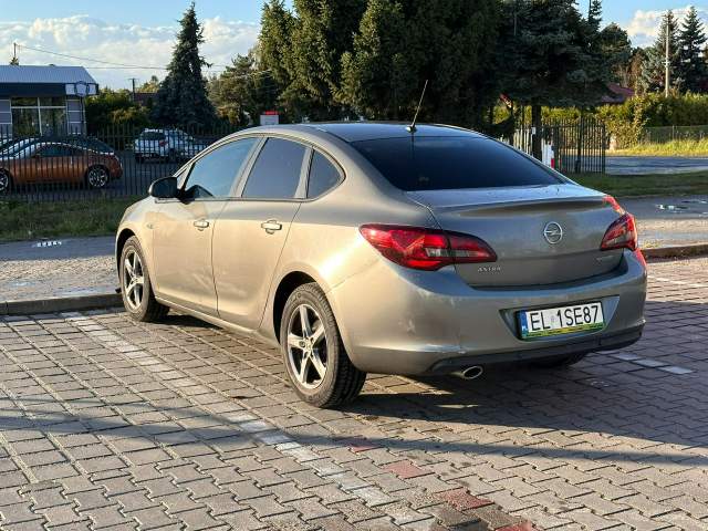 Opel Astra J facelifting 2016 — zdjęcie 34