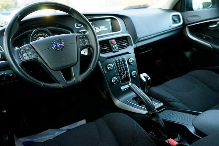 Volvo V40 II 2015 — zdjęcie 23