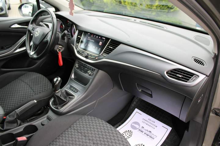 Opel Astra J facelifting 2018 — zdjęcie 33