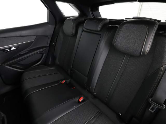 Peugeot 3008 II 2018 — zdjęcie 17