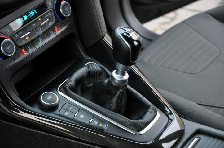 Ford Focus III facelifting 2015 — zdjęcie 34