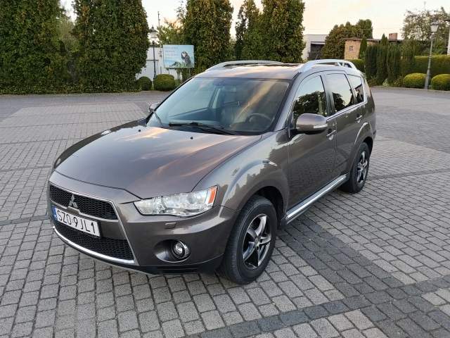 Mitsubishi Outlander II facelifting 2010 — zdjęcie 13