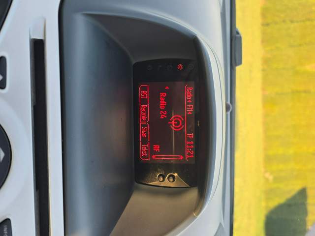 Ford Fiesta Mk6 2011 — zdjęcie 31