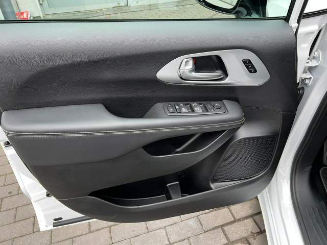 Chrysler Pacifica RU facelifting 2024 — zdjęcie 9