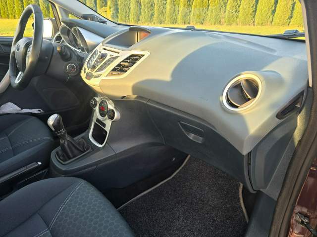 Ford Fiesta Mk6 2011 — zdjęcie 23