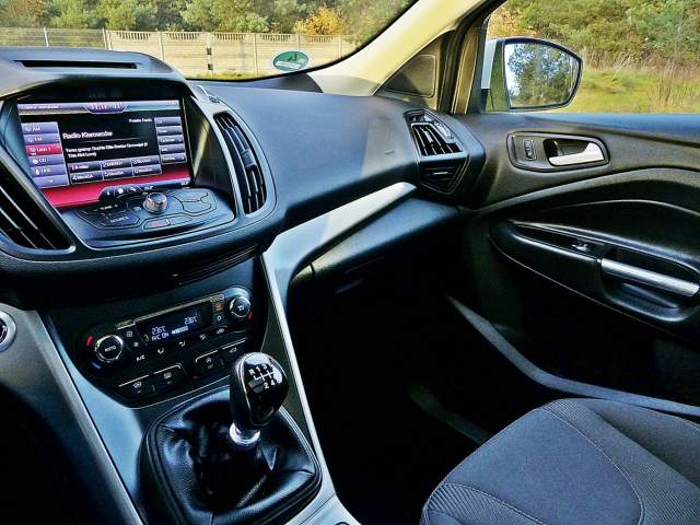 Ford Kuga II facelifting 2016 — zdjęcie 34