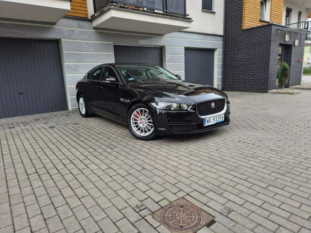 Jaguar XE I 2016 — zdjęcie 2