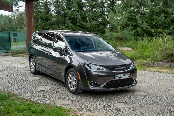 Chrysler Pacifica RU 2019 — zdjęcie 19