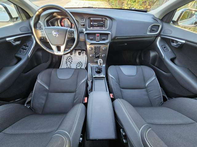 Volvo V40 II 2013 — zdjęcie 8