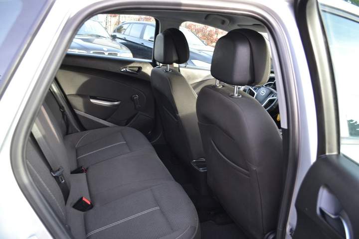 Opel Astra J 2010 — zdjęcie 12