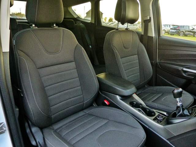 Ford Kuga II facelifting 2016 — zdjęcie 27