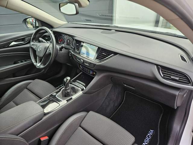 Opel Insignia I facelifting 2017 — zdjęcie 31
