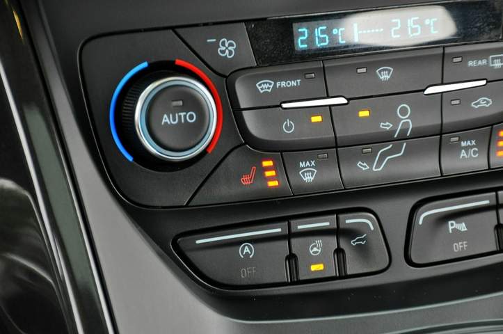 Ford Kuga II facelifting 2017 — zdjęcie 33