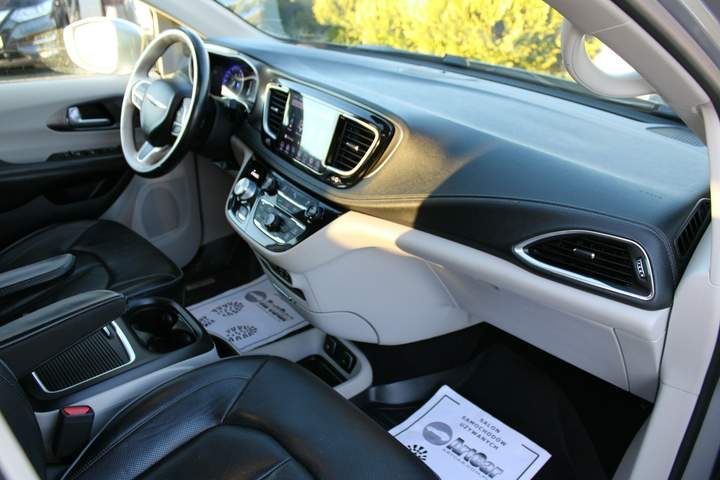 Chrysler Pacifica RU 2018 — zdjęcie 19