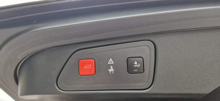 Peugeot 3008 II 2018 — zdjęcie 12