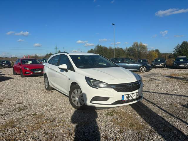 Opel Astra K 2019 — zdjęcie 3