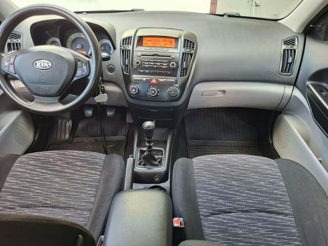Kia Ceed I 2009 — zdjęcie 8