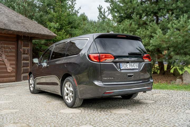 Chrysler Pacifica RU 2019 — zdjęcie 11