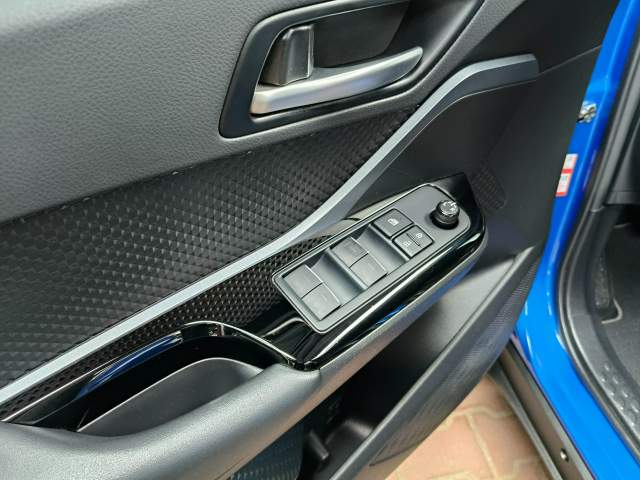 Toyota C-HR I facelifting 2019 — zdjęcie 17