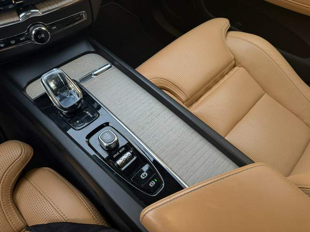 Volvo XC60 II 2020 — zdjęcie 11