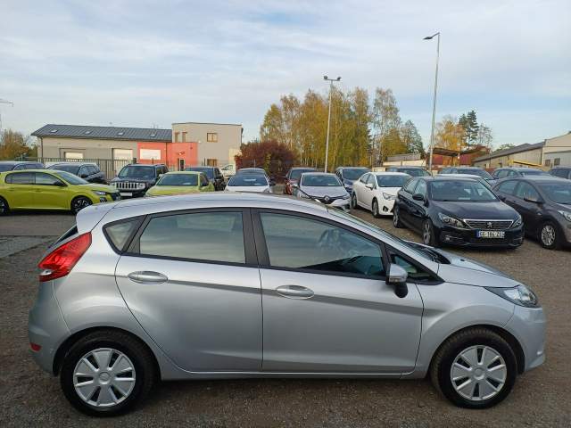 Ford Fiesta Mk6 facelifting 2014 — zdjęcie 8
