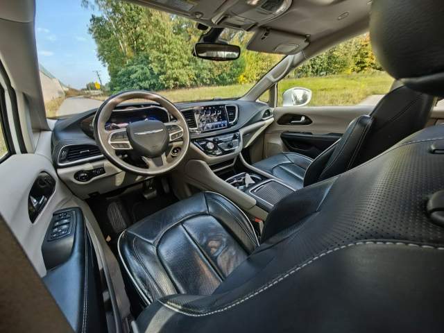 Chrysler Pacifica RU facelifting 2021 — zdjęcie 10