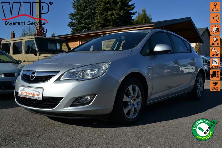 Opel Astra J 2010 — zdjęcie 1