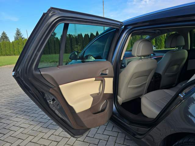 Opel Insignia I 2010 — zdjęcie 16