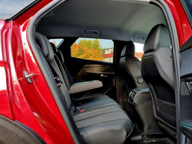 Peugeot 3008 II facelifting 2023 — zdjęcie 12