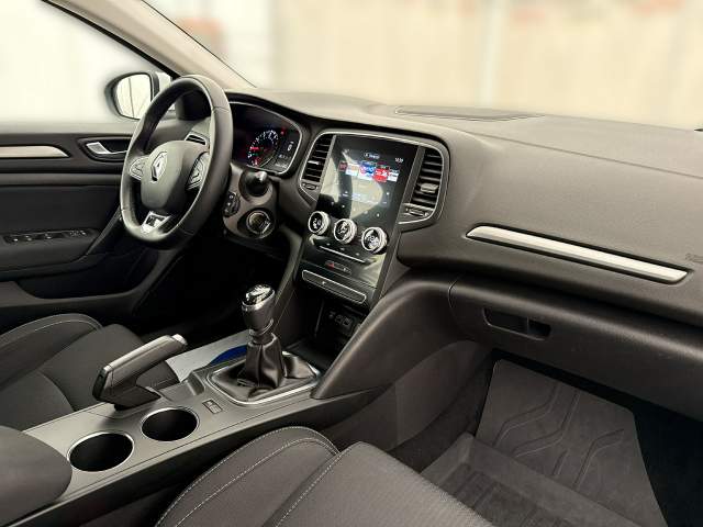 Renault Megane IV facelifting 2021 — zdjęcie 21