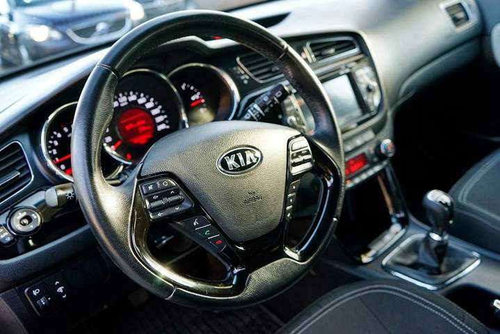 Kia Ceed II facelifting 2015 — zdjęcie 23