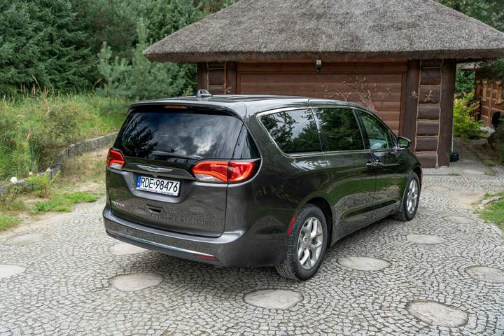 Chrysler Pacifica RU 2019 — zdjęcie 4