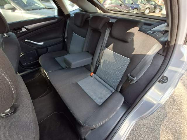 Ford Mondeo IV facelifting 2011 — zdjęcie 26