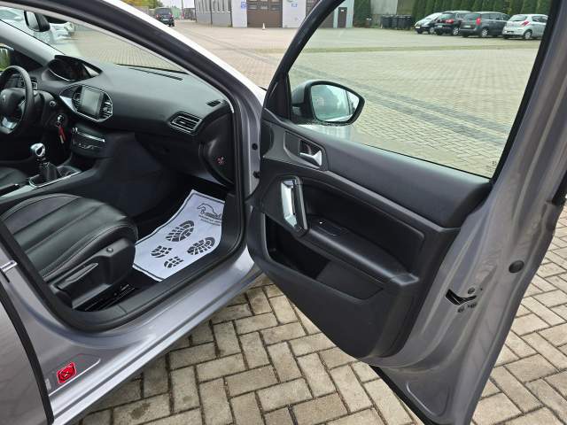 Peugeot 308 II 2014 — zdjęcie 24