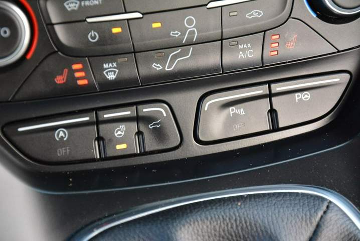 Ford Kuga II facelifting 2018 — zdjęcie 32