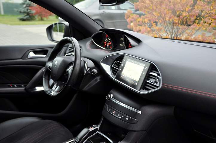 Peugeot 308 II facelifting 2018 — zdjęcie 18