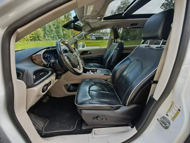 Chrysler Pacifica RU facelifting 2021 — zdjęcie 12