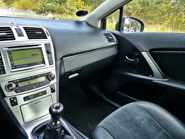 Toyota Avensis III facelifting 2013 — zdjęcie 34