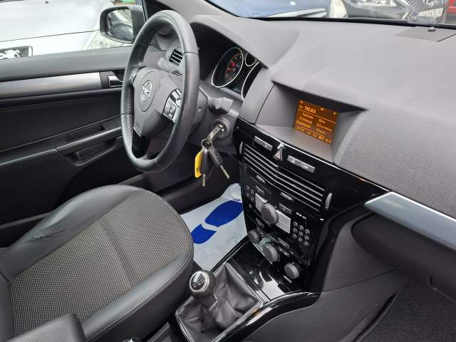 Opel Astra H facelifting 2009 — zdjęcie 16