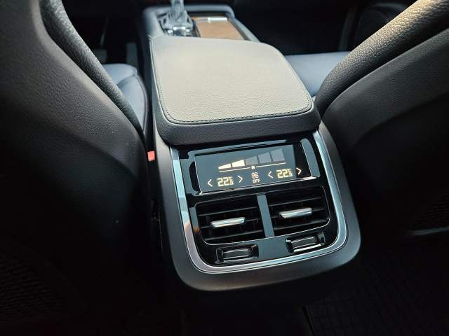 Volvo XC90 II 2016 — zdjęcie 32