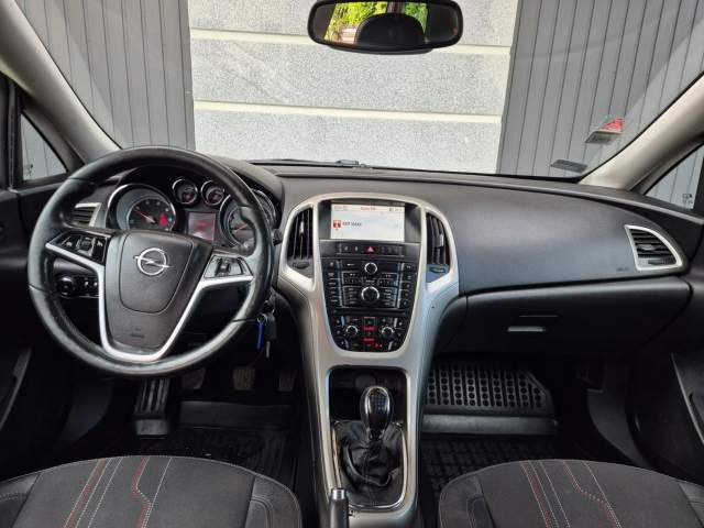 Opel Astra J facelifting 2012 — zdjęcie 7