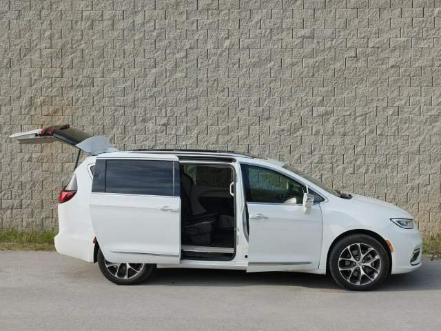 Chrysler Pacifica RU facelifting 2021 — zdjęcie 9